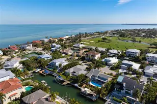 607 North Point Dr, Holmes Beach, FL 34217 - Photo 72