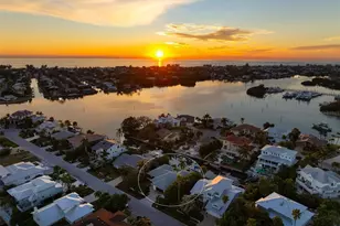 607 North Point Dr, Holmes Beach, FL 34217 - Photo 58
