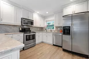 607 North Point Dr, Holmes Beach, FL 34217 - Photo 20