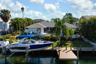 607 North Point Dr, Holmes Beach, FL 34217 - Photo 78