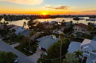607 North Point Dr, Holmes Beach, FL 34217 - Photo 60