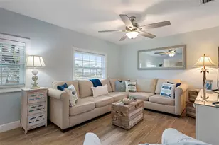 607 North Point Dr, Holmes Beach, FL 34217 - Photo 8