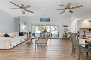 607 North Point Dr, Holmes Beach, FL 34217 - Photo 6