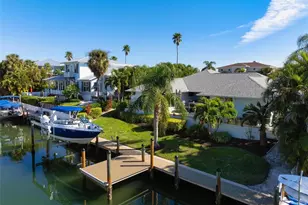 607 North Point Dr, Holmes Beach, FL 34217 - Photo 2