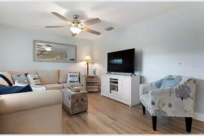 607 North Point Drive, Holmes Beach, FL 34217 - Photo 10