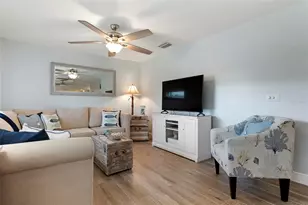 607 North Point Dr, Holmes Beach, FL 34217 - Photo 10