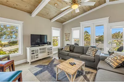105 4th Street S, Bradenton Beach, FL 34217 - Photo 12