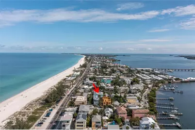 105 4th Street S, Bradenton Beach, FL 34217 - Photo 2