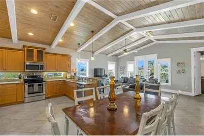 105 4th Street S, Bradenton Beach, FL 34217 - Photo 10
