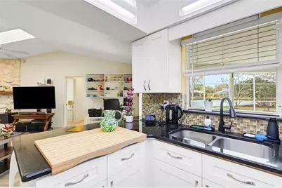 5836 Helen Way, Sarasota, FL 34243 - Photo 14