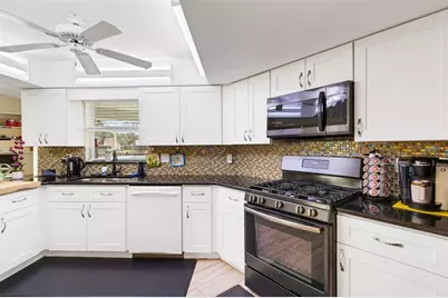 5836 Helen Way, Sarasota, FL 34243 - Photo 8