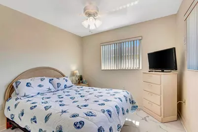 2409 Avenue B, Bradenton Beach, FL 34217 - Photo 20