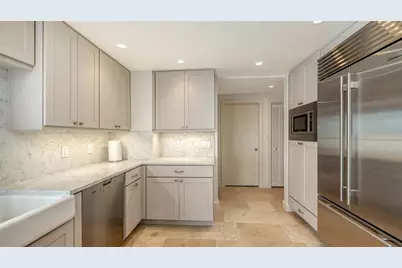 1211 Gulf Of Mexico Drive #610, Longboat Key, FL 34228 - Photo 20