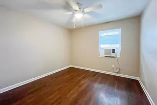 2137 Roselawn St, Sarasota, FL 34231 - Photo 6