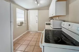 2137 Roselawn St, Sarasota, FL 34231 - Photo 4