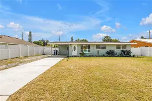 2112 Hopkins Dr W, Bradenton, FL 34207 - Photo 1