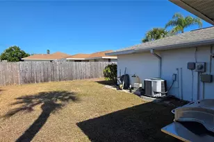 2260 Sandlewood Dr, Venice, FL 34293 - Photo 10