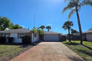 2260 Sandlewood Dr, Venice, FL 34293 - Photo 2