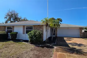 2260 Sandlewood Dr, Venice, FL 34293 - Photo 2