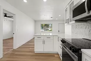 6907 11th Ave NW, Bradenton, FL 34209 - Photo 8