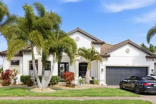 8051 36th St Cir E, Sarasota, FL 34243 - Photo 2