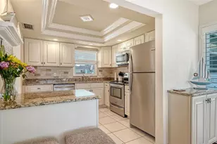 2721 Riverbluff Pl, Sarasota, FL 34231 - Photo 14