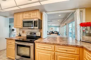 2721 Riverbluff Pl, Sarasota, FL 34231 - Photo 38