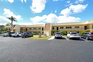 7880 Palm Aire Ln, Sarasota, FL 34243 - Photo 2