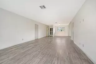 7880 Palm Aire Ln, Sarasota, FL 34243 - Photo 14