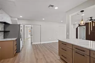 2770 Wood St, Sarasota, FL 34237 - Photo 10