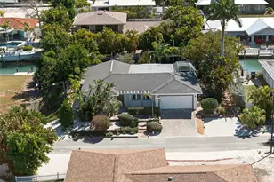 550 De Narvaez Dr, Longboat Key, FL 34228 - Photo 4