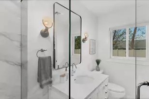 2411 Valencia Dr, Sarasota, FL 34239 - Photo 32
