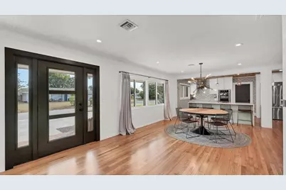 2411 Valencia Drive, Sarasota, FL 34239 - Photo 8