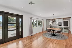 2411 Valencia Dr, Sarasota, FL 34239 - Photo 8