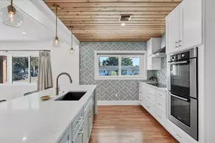 2411 Valencia Dr, Sarasota, FL 34239 - Photo 12