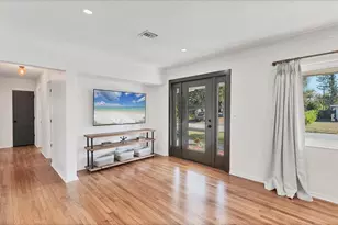 2411 Valencia Dr, Sarasota, FL 34239 - Photo 28