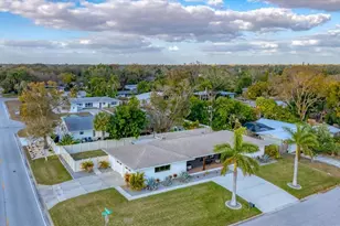 2411 Valencia Dr, Sarasota, FL 34239 - Photo 56