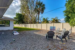 2411 Valencia Dr, Sarasota, FL 34239 - Photo 44