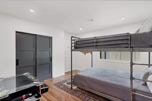 2411 Valencia Dr, Sarasota, FL 34239 - Photo 34