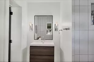 2411 Valencia Dr, Sarasota, FL 34239 - Photo 24