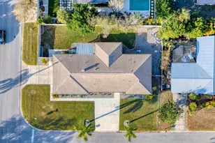 2411 Valencia Dr, Sarasota, FL 34239 - Photo 44