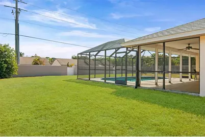 8219 Timber Lake Lane, Sarasota, FL 34243 - Photo 4