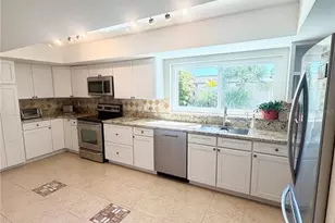 7463 Dickens Dr, Sarasota, FL 34231 - Photo 4