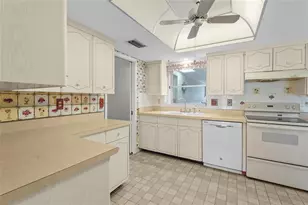 3206 Village Green Dr, Sarasota, FL 34239 - Photo 6