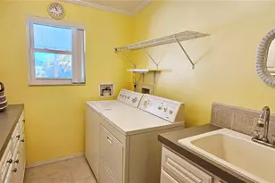 140 Southwinds Dr, Sarasota, FL 34231 - Photo 18