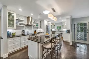 301 Jackson Dr, Sarasota, FL 34236 - Photo 8