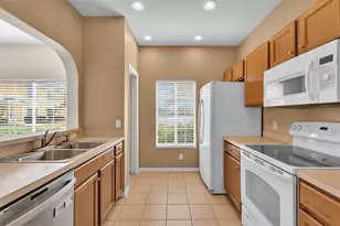 13019 Tigers Eye Dr, Venice, FL 34292 - Photo 8