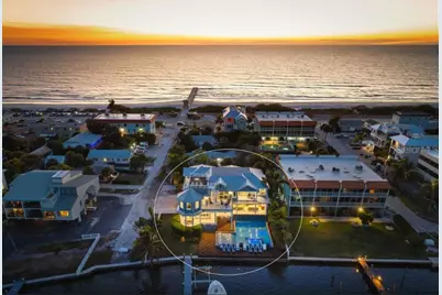 110 10th Street S, Bradenton Beach, FL 34217 - Photo 2