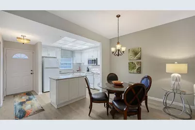 4210 Breezeway Boulevard #413, Sarasota, FL 34238 - Photo 8