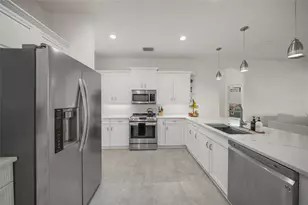 4882 Greymoss Ln, Sarasota, FL 34233 - Photo 18